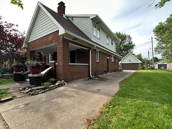 2nd image of 2112 Poplar St