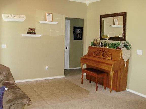 4th image of 1127 S Oakey Court Dr