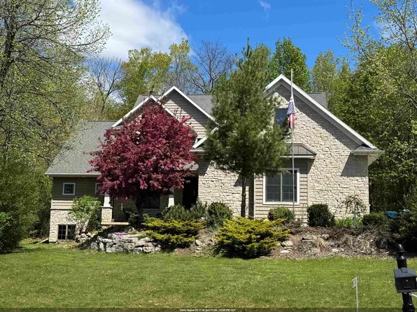 1387 Radcliff Rd, Neenah, WI 54956