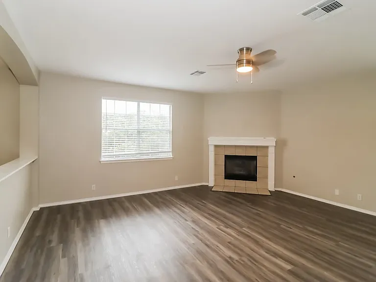 1626 Abbey Ln — Photo 8