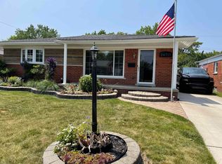 24717 Star Valley Dr, Saint Clair Shores, MI 48080