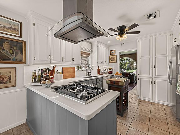 5th image of 2623 Pomeran Dr