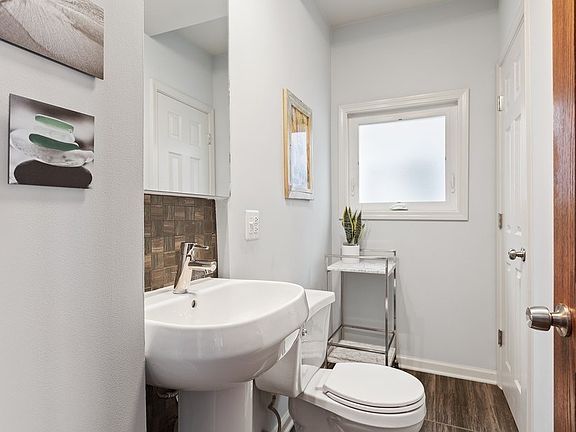 1/2 Bath