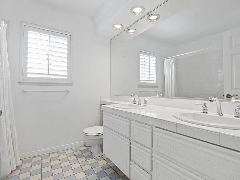 1801 Capetown Cir — Photo 15