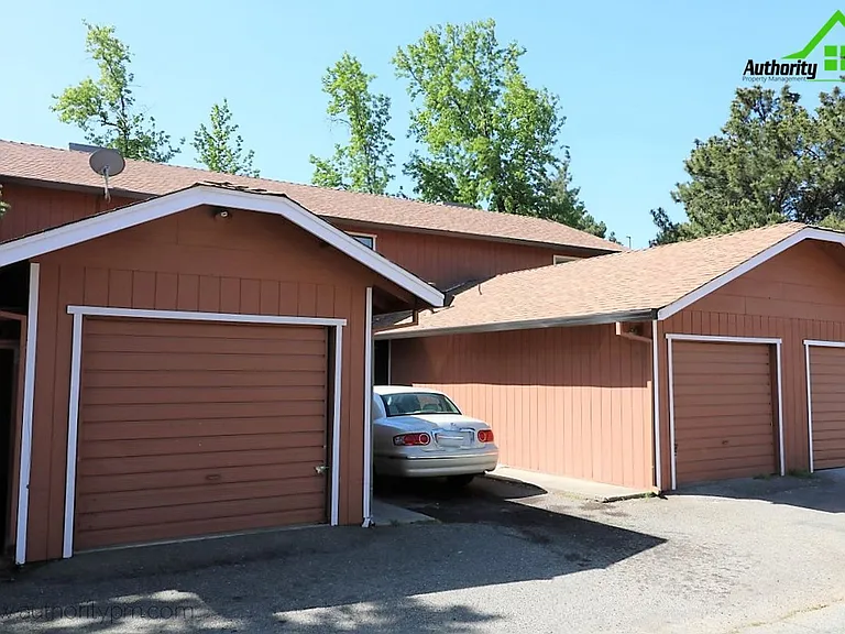2750 Shasta View Dr #2 — Photo 1