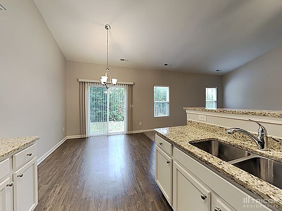 5th image of 913 Joselynn Dr