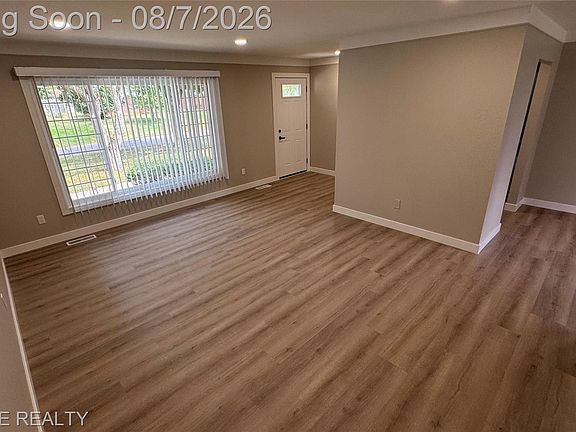 3rd image of 25667 Glamorgan Dr