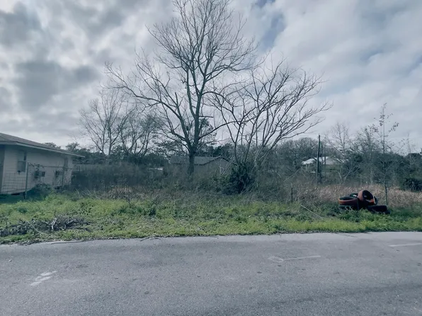 1915 24th St #63, Pascagoula, MS 39581