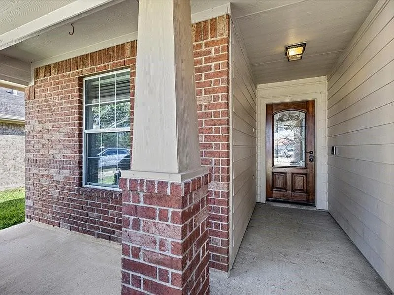 3 bed, 2.0 bath, 1528 sqft, $2,350 — Photo 2