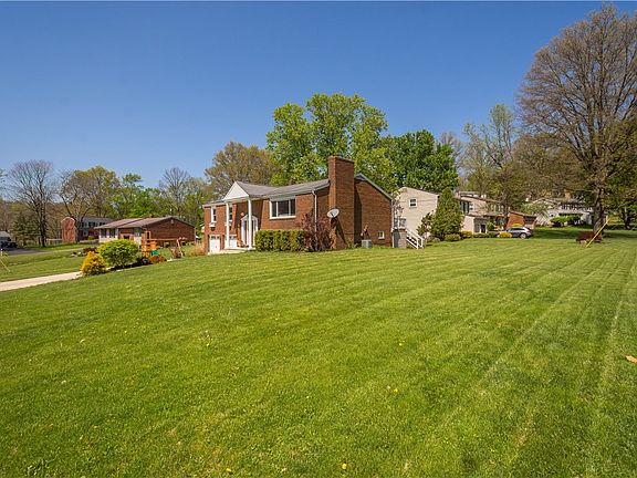 3rd image of 279 Carmell Dr