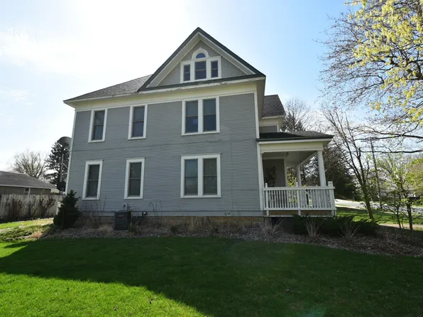 721 W 3rd St, Zumbrota, MN 55992