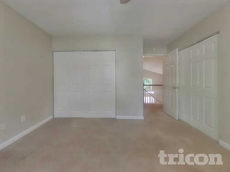 102 W Oaks Pl — Photo 5