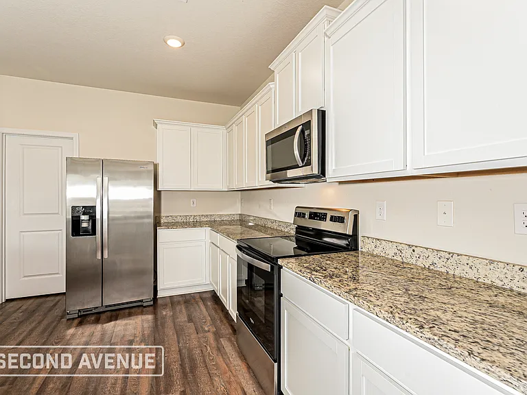 714 Woody Dr — Photo 3