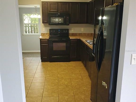 3rd image of 761 Oak Dr