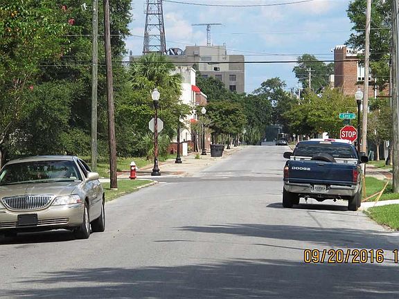 3rd image of 625 W Belmont St