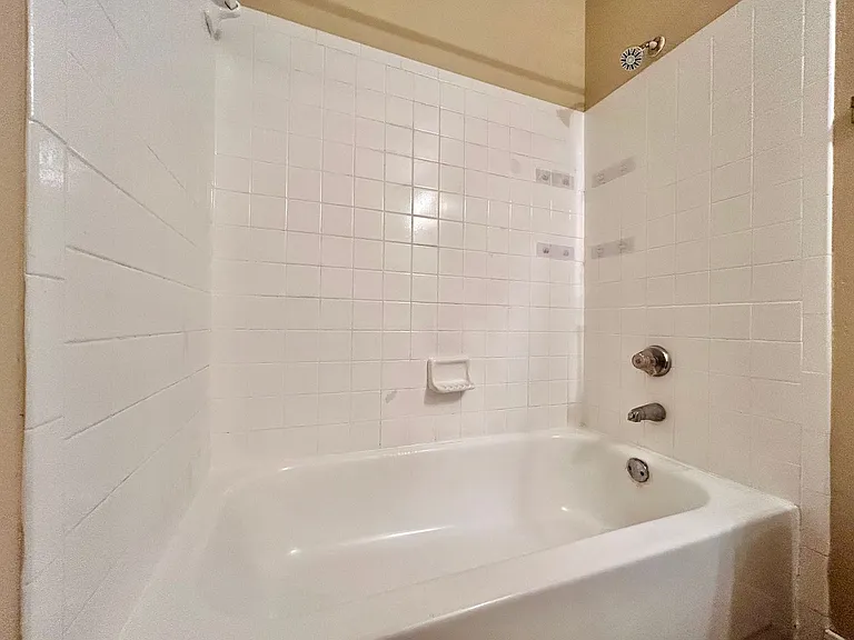 501 W 26th St #214 — Photo 15