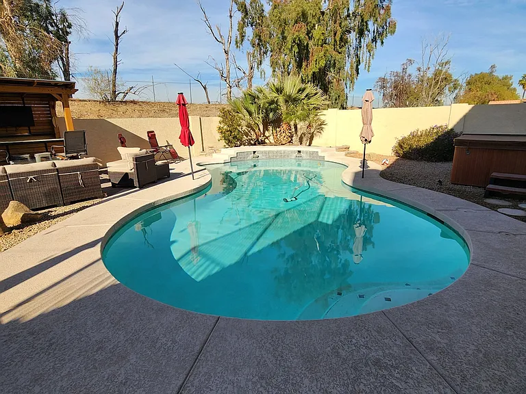 3728 N Copenhagen Dr — Photo 9
