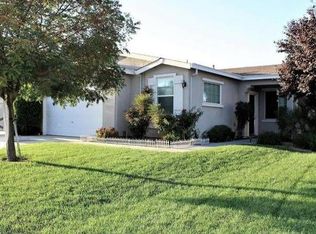 1755 Emerson Way, Dinuba, CA 93618
