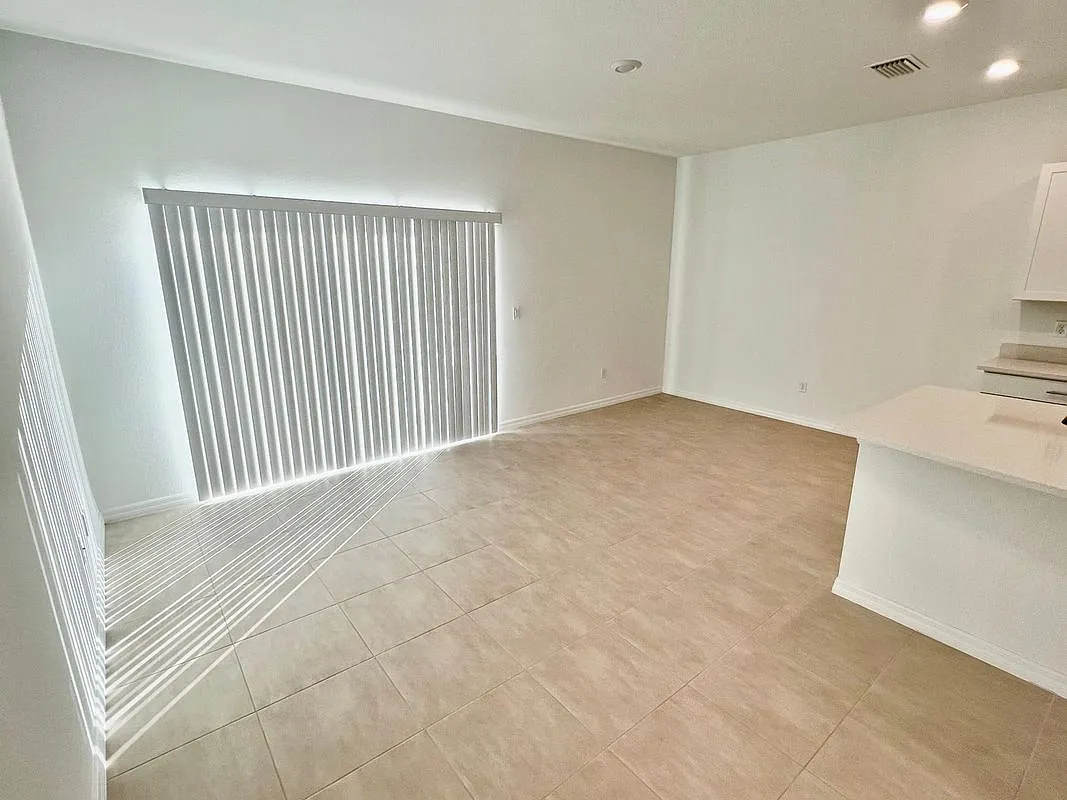 3 bed, 2.5 bath, 1412 sqft, $2,250 — Photo 4