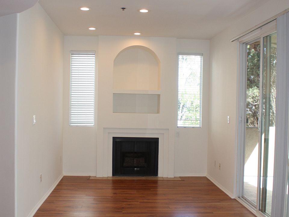 1st image of 12712 Moorpark St APT 202