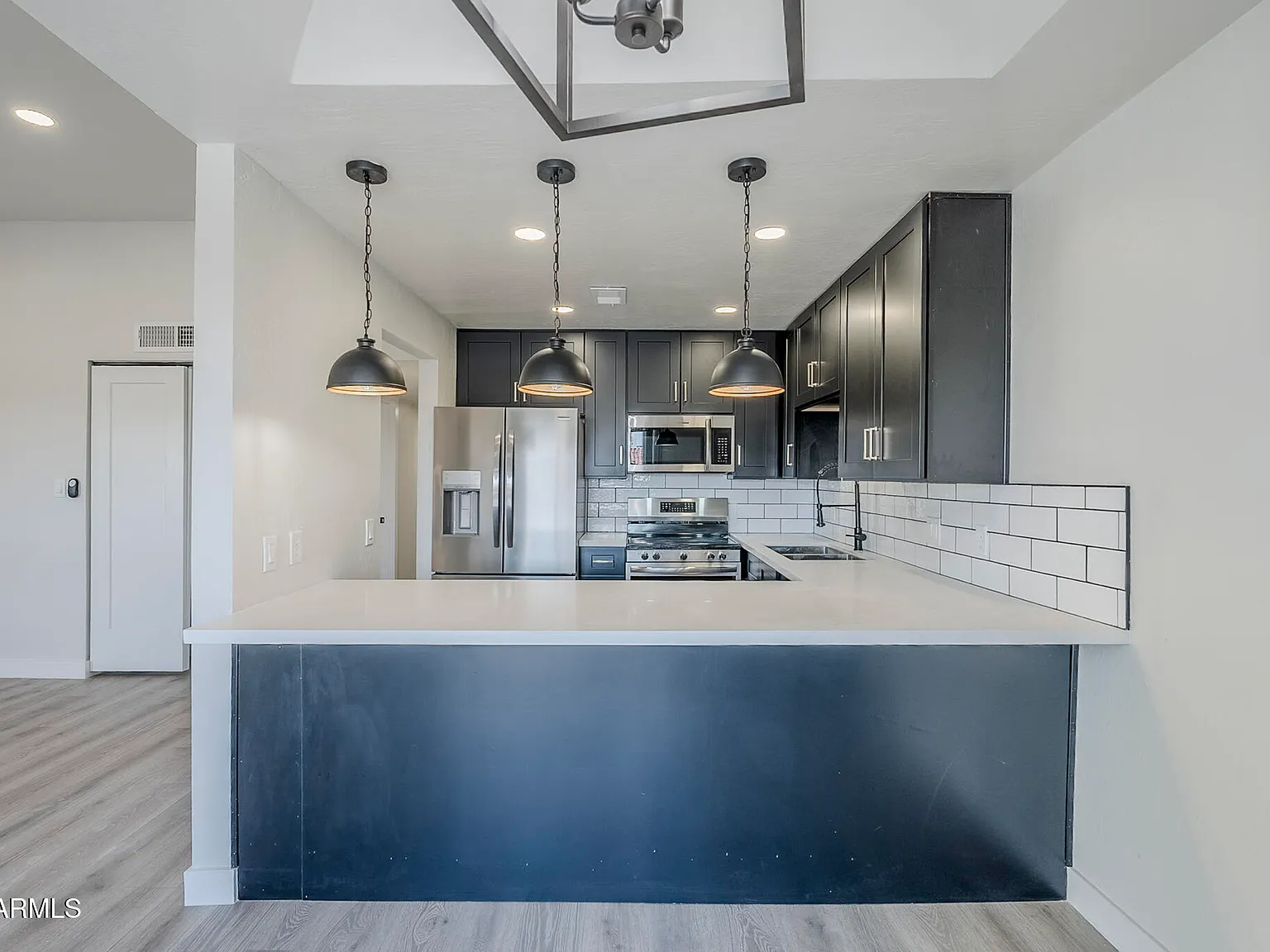 2 bed, 2.0 bath, 1002 sqft, $2,200 — Photo 2