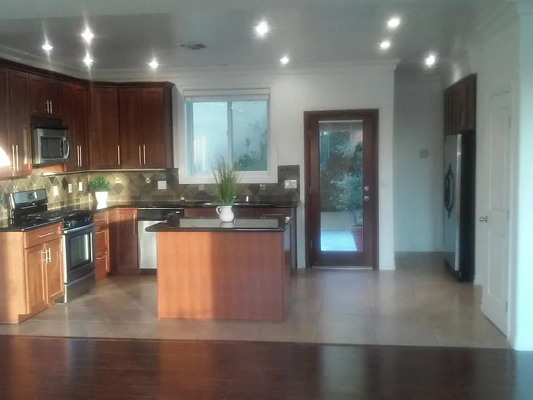 1530 Parmer Ave — Photo 11