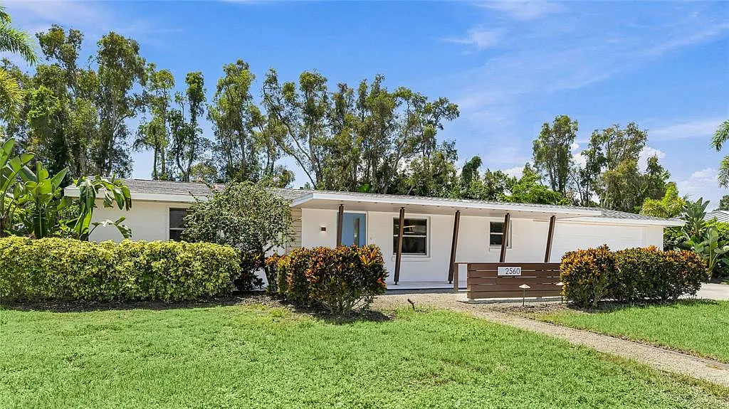 3 bed, 2.0 bath, 1388 sqft, $6,500 — Photo 2
