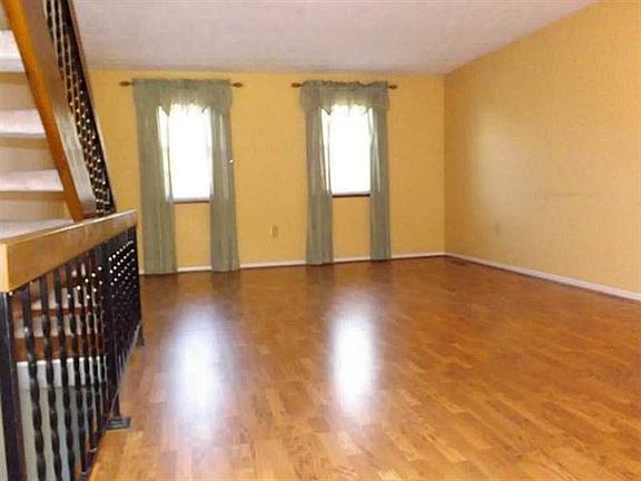 3rd image of 631 Newton Sq