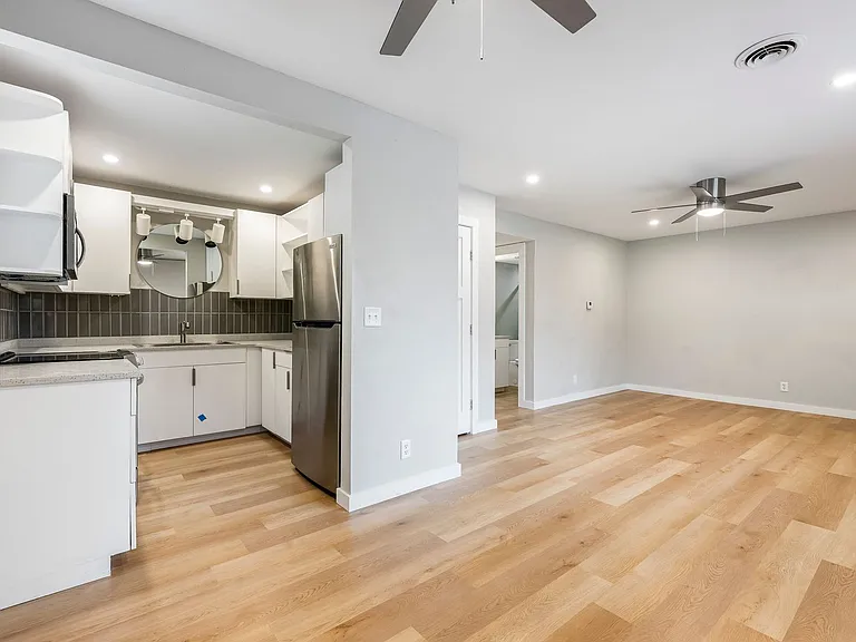 811 N Pleasant St — Photo 15