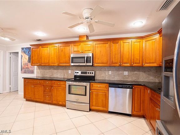 4th image of 4639 Siesta Cir