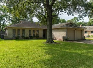 958 Beachcomber Ln, Houston, TX 77062
