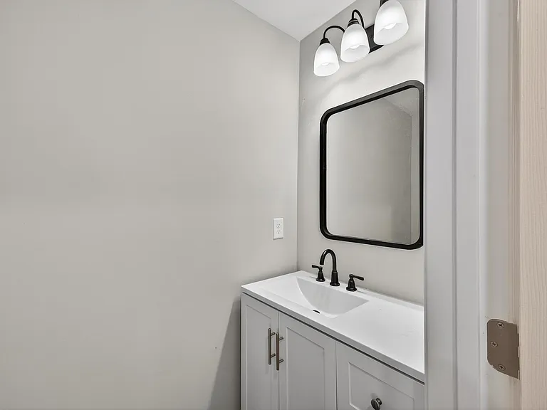 Tanglewood Dr — Photo 10