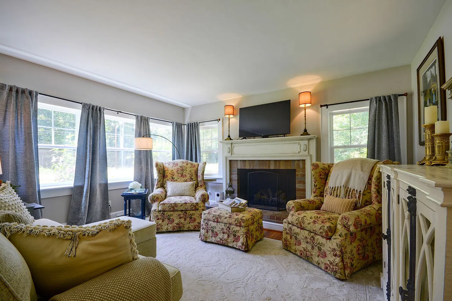2 bed, 2.0 bath, 1991 sqft, $5,840 — Photo 1