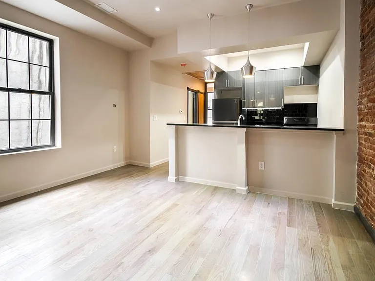 1552 Greene Ave #3B — Photo 2