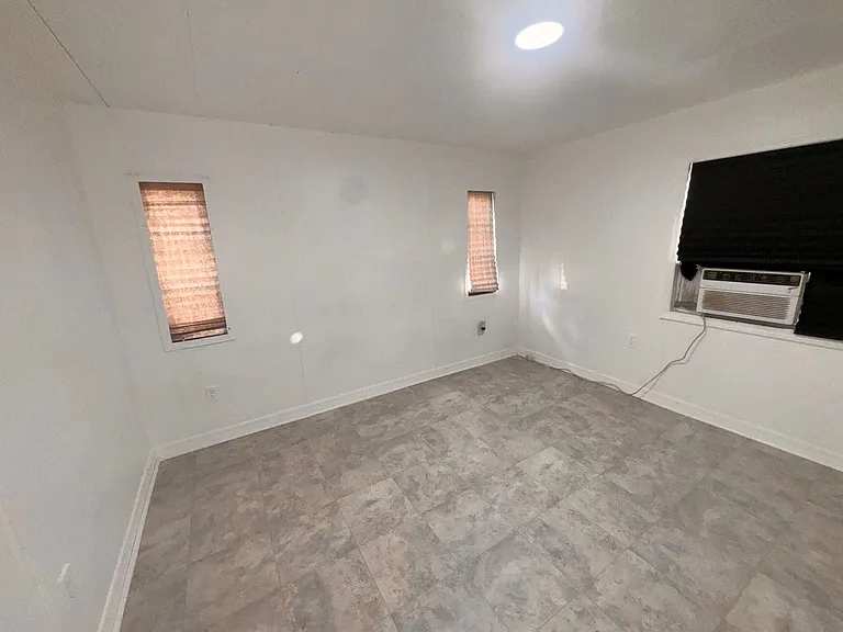 1137 S Christiana Ave — Photo 8