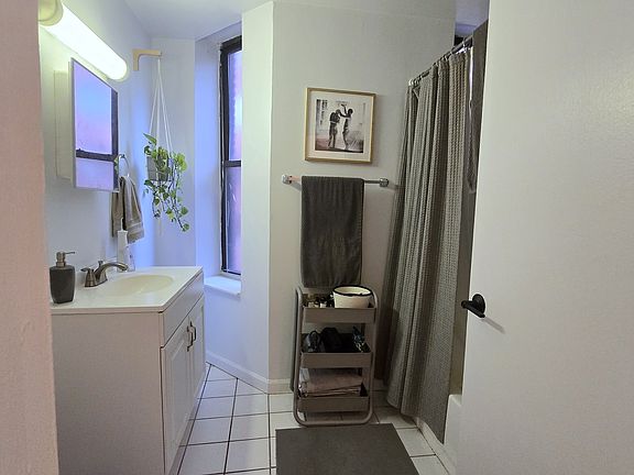 5th image of 301 W 21st St APT 5R