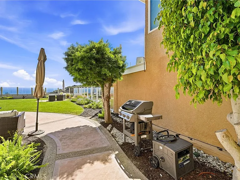 83 Palm Beach Ct — Photo 31