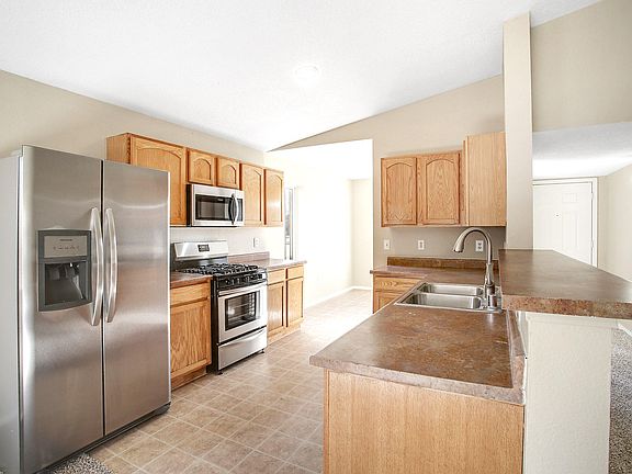 3rd image of 932 Mesa Viejo St SW