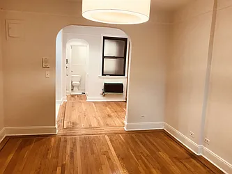 Rented by Metropolis Real Estate of Manhattan