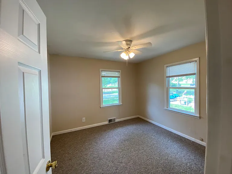 3 Bedroom wing, front bedroom