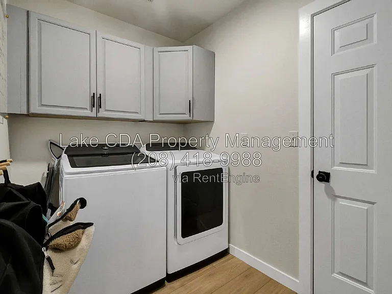 2082 E Greenleaf Ln — Photo 19