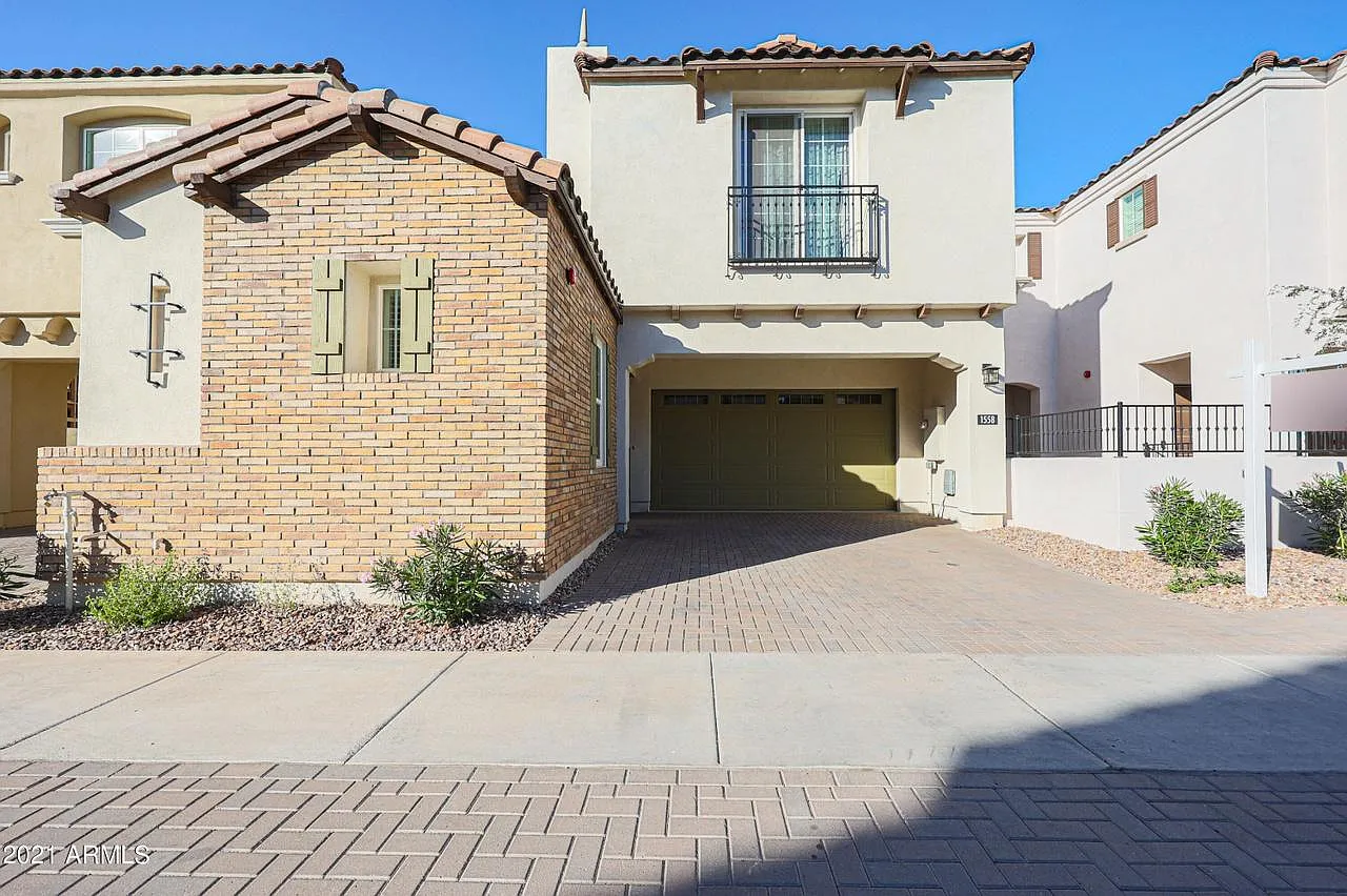 4 bed, 2407 sqft, $3,000 — Photo 2