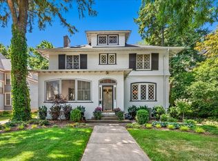 558 W Downer Pl, Aurora, IL 60506