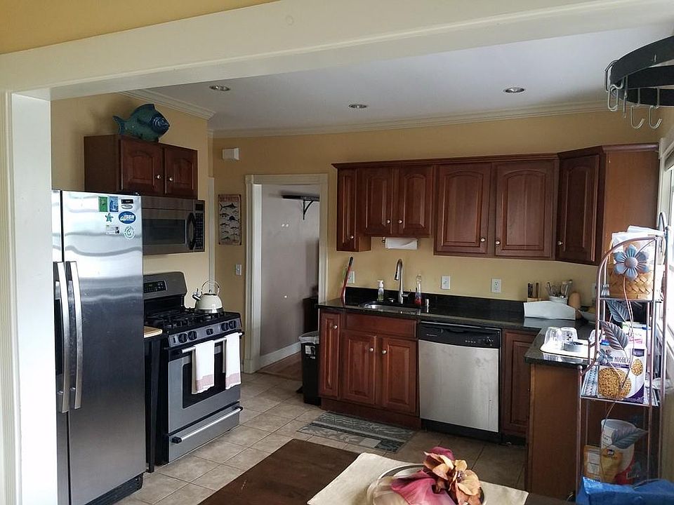 1st image of 15 Lafayette St #2