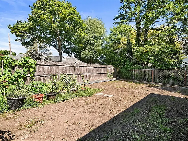 173 School St — Photo 22