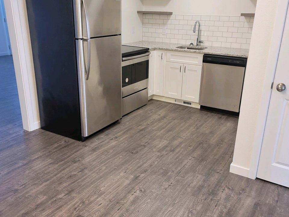 2nd image of 125 W Calkins Ave #125