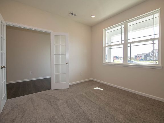 5th image of 2600 Albatross Ave