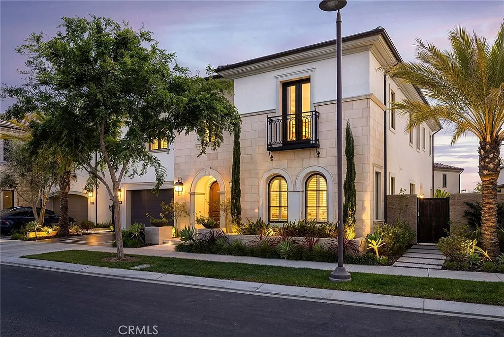 5 bed, 5.5 bath, 4413 sqft, $12,500 — Photo 2