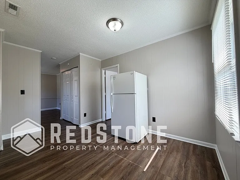 327 E Parker St #A — Photo 5