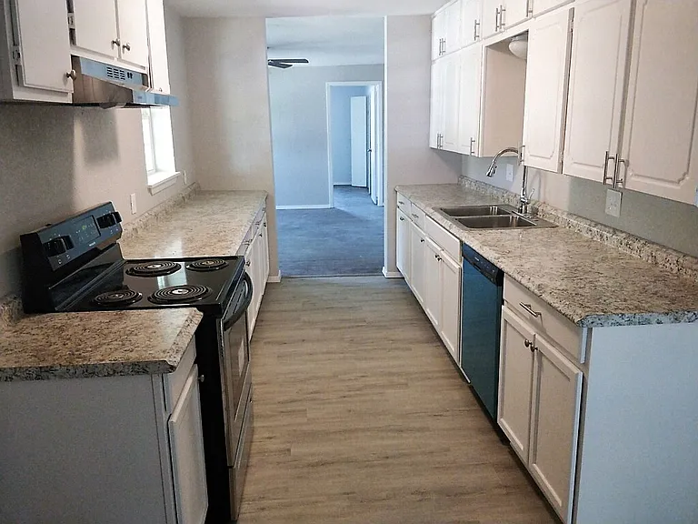 2900 S Mirick Ave — Photo 3